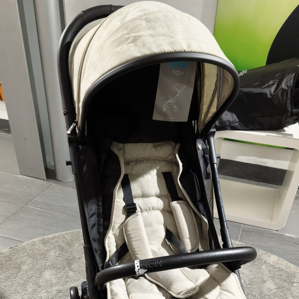 Carrinho Compacto Tutti Bambini Momi Black and Oatmeal - Tutti Bambini - 411910BL83