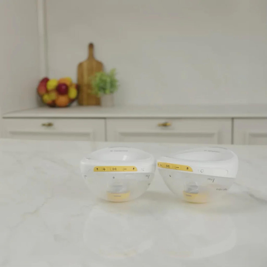 Bomba Tira-Leite Elétrica sem Cabos Magic In Bra Dupla - Medela - 7612367087537