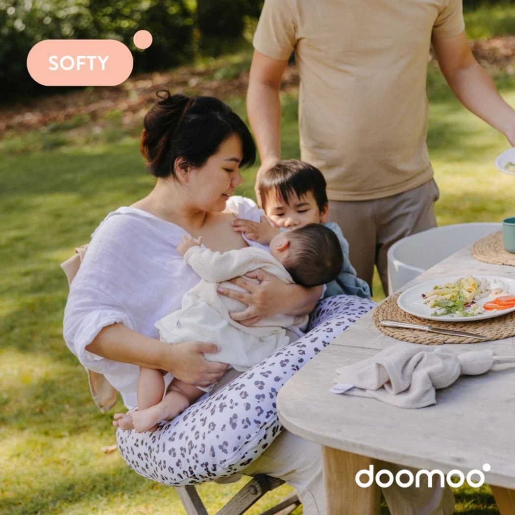 Almofada de Amamentação Doomoo Softy Leopardo Bege - Doomoo - 5S87