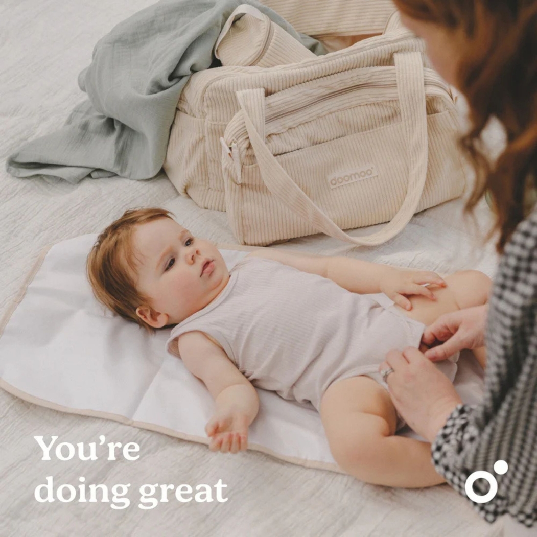 Mala de Maternidade Doomoo Fluffy Corduroy Sand - Doomoo - 5400653010203