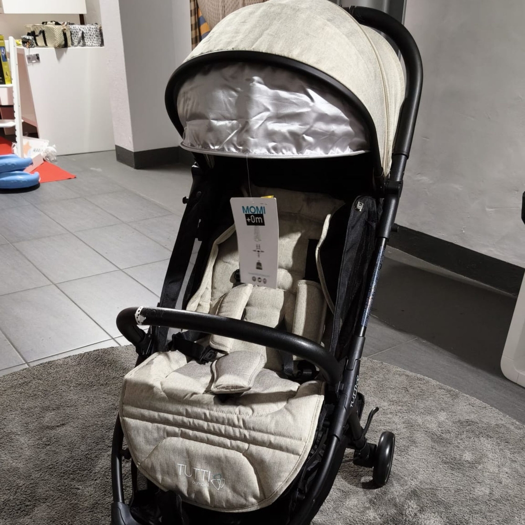 Carrinho Compacto Tutti Bambini Momi Black and Oatmeal - Tutti Bambini - 411910BL83