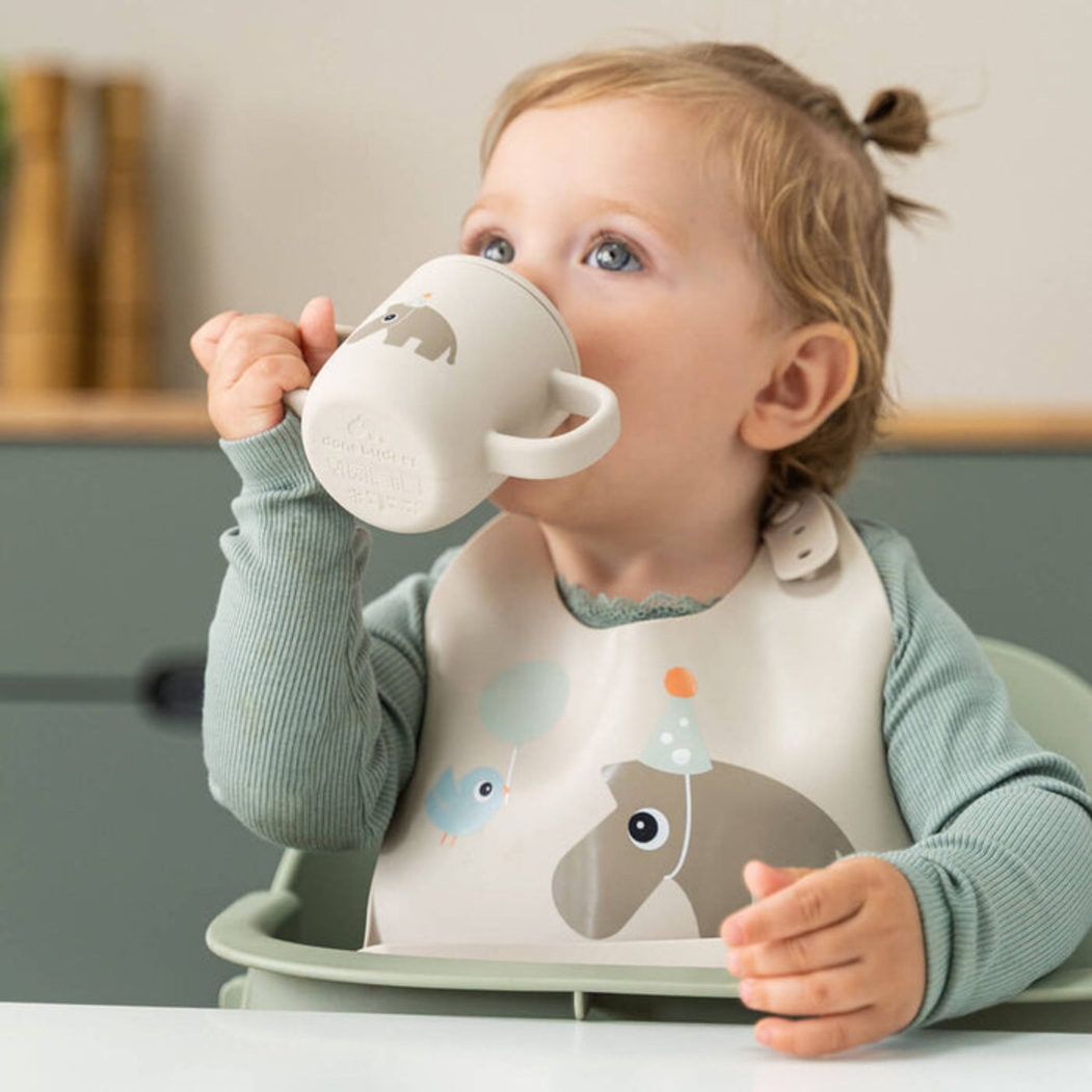 Babete em Silicone Done by Deer Celebration Sand - Done By Deer - 5712643062851