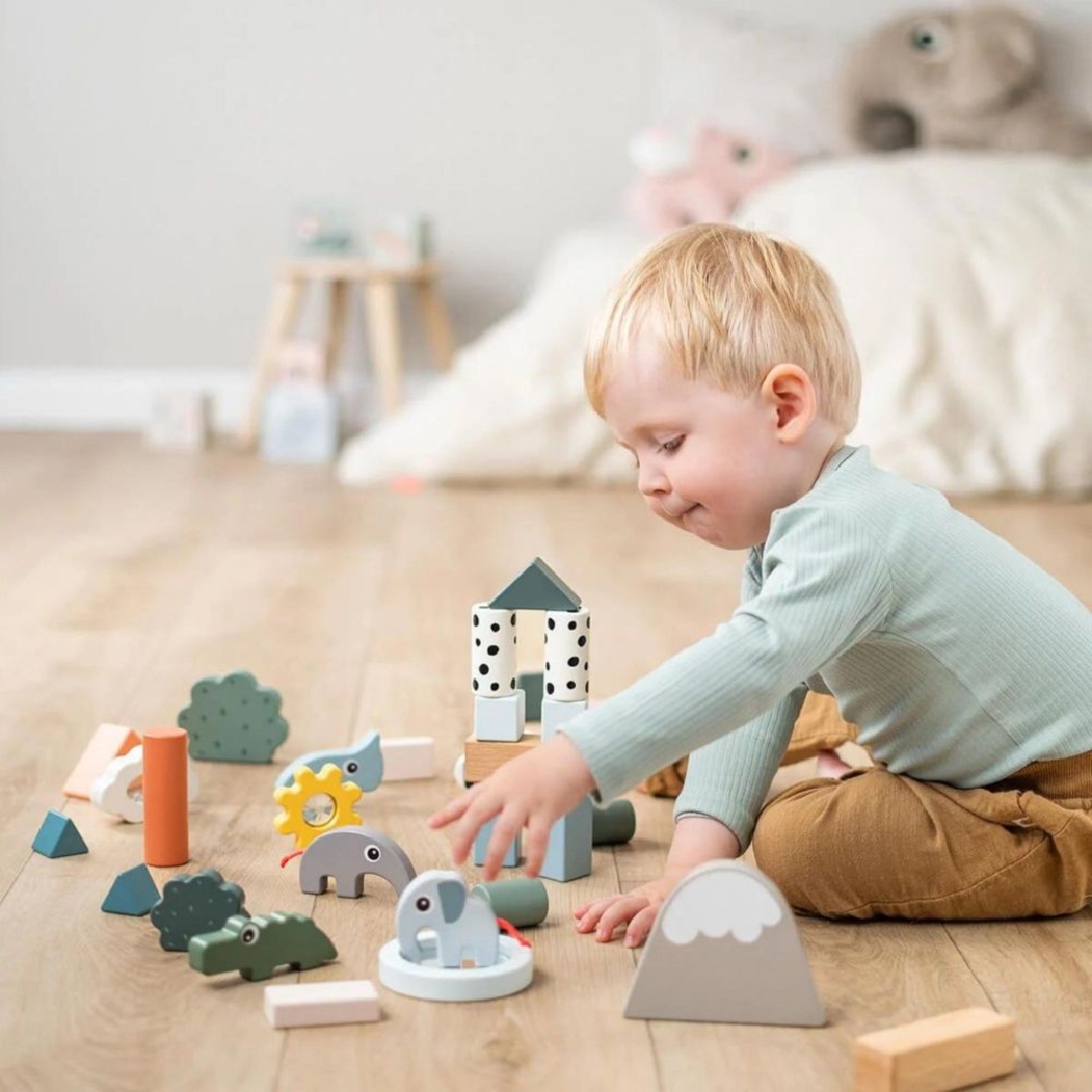 Conjunto 34 Cubos de Madeira Empilháveis Done by Deer Deer Friends - Done By Deer - 5712643050308