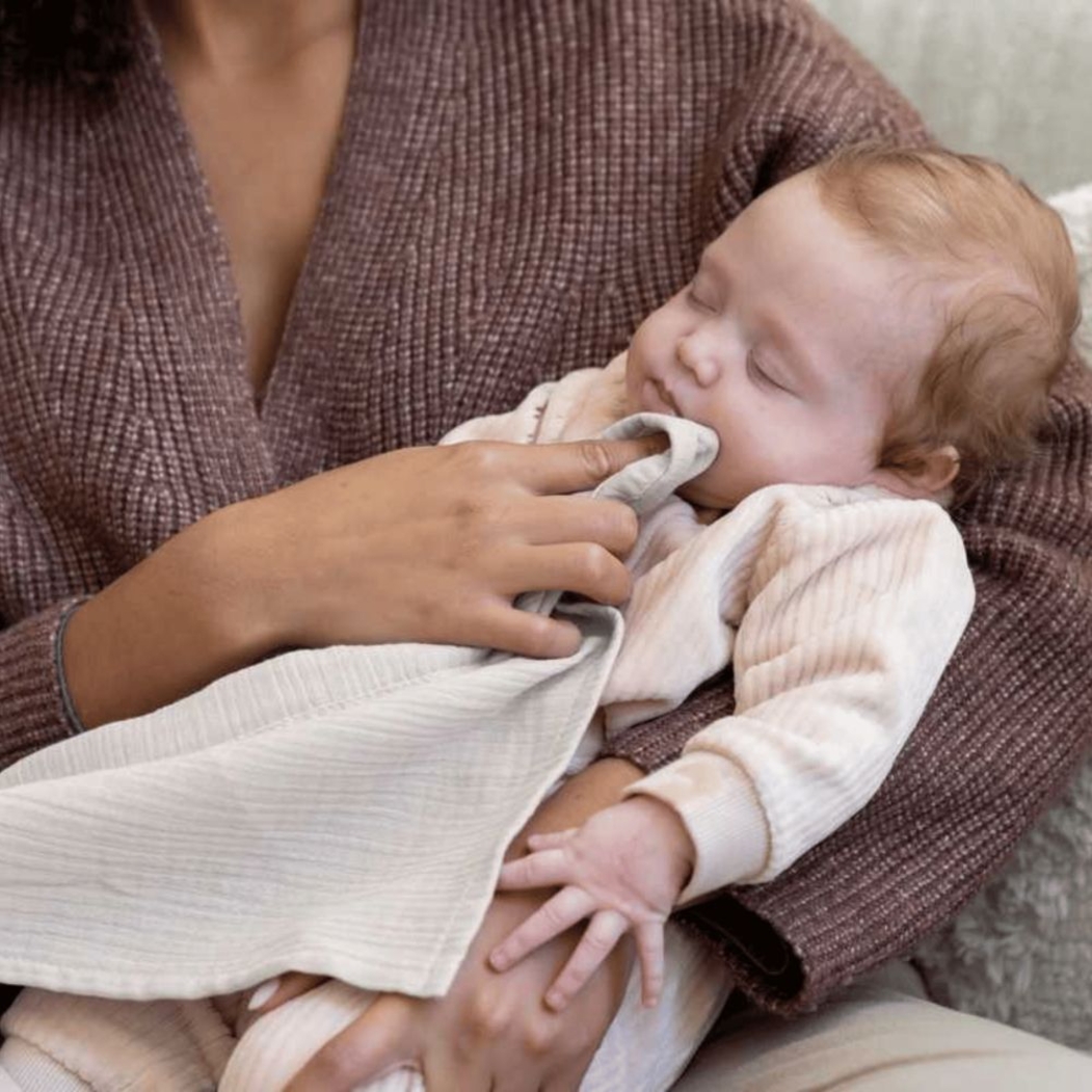 Capa de Amamentação Doomoo Mom'n Play Almond - Doomoo - 5400653009460