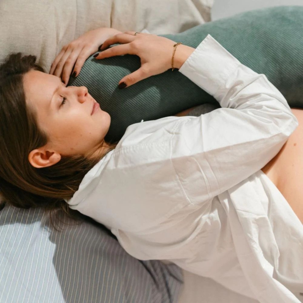 Almofada de Gravidez e Amamentação Doomoo Buddy Corduroy Green - Doomoo - 5400653010701