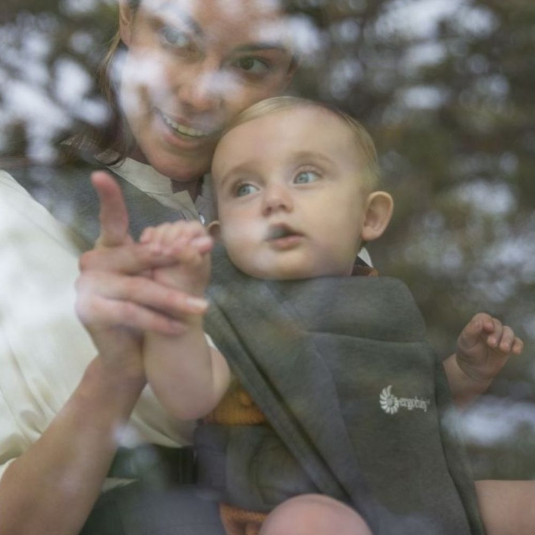 Porta-Bebés Ergobaby Embrace Heather Grey - Ergobaby - 1220000200029