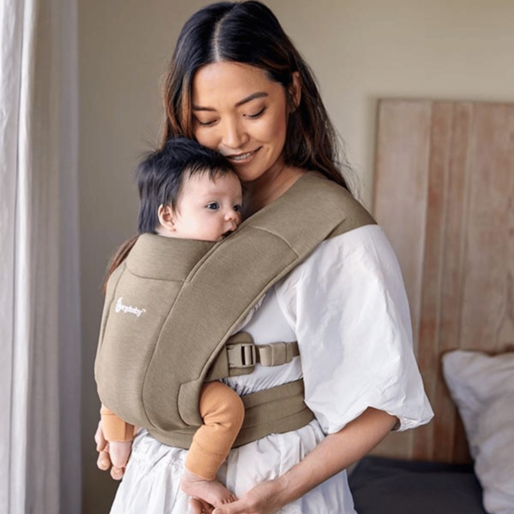 Porta-Bebés Ergobaby Embrace Soft Olive - Ergobaby - 1220000206755