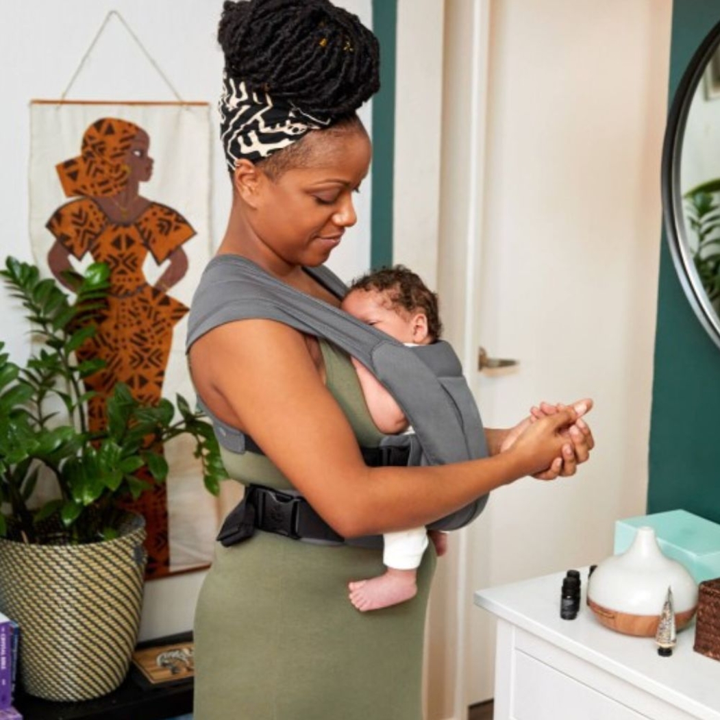 Porta-Bebés Ergobaby Embrace Soft Air Mesh Graphite Grey - Ergobaby - 1220000205130