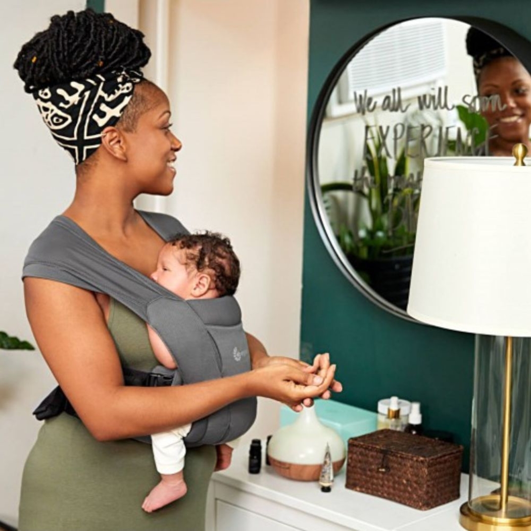 Porta-Bebés Ergobaby Embrace Soft Air Mesh Graphite Grey - Ergobaby - 1220000205130