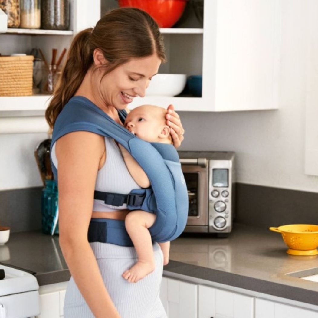 Porta-Bebés Ergobaby Embrace Soft Air Mesh Blue - Ergobaby - 1220000205147