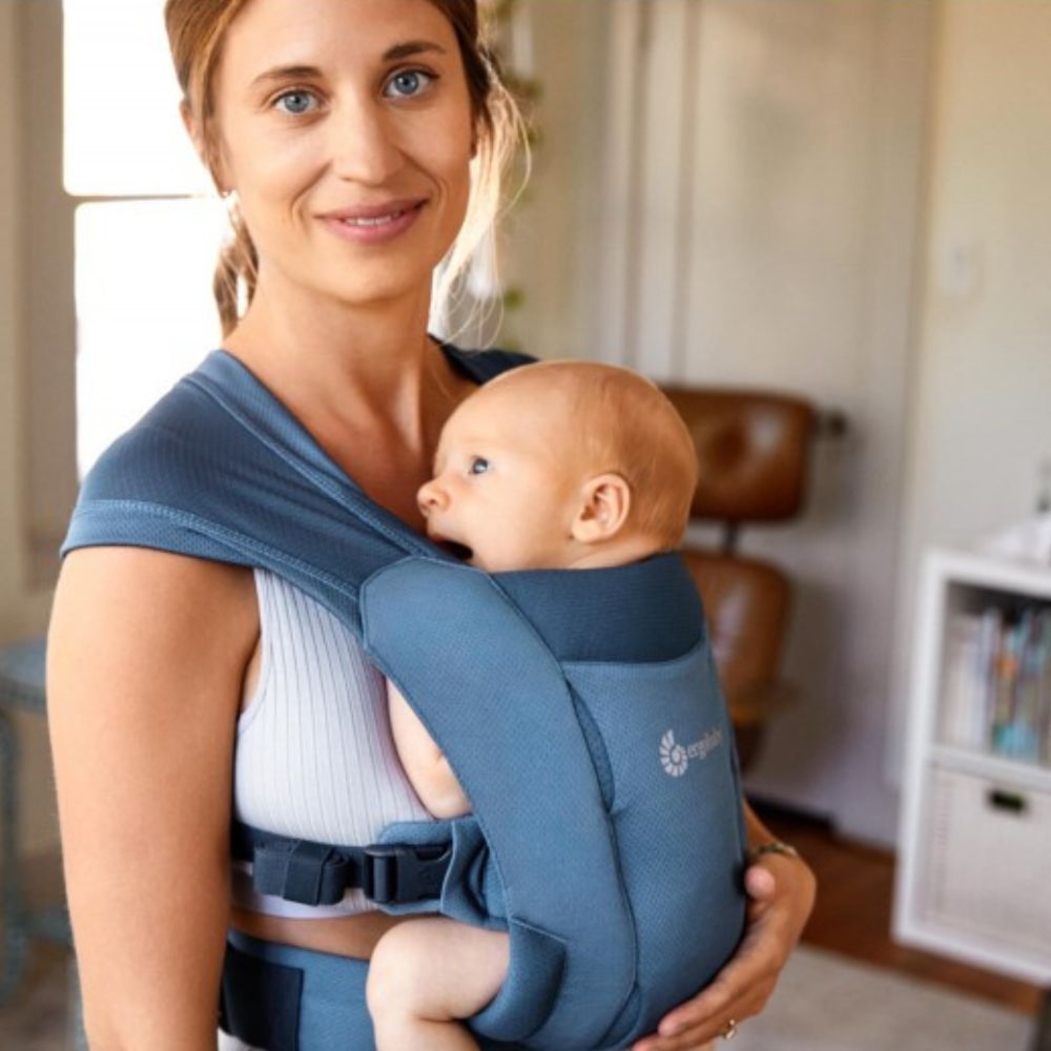 Porta-Bebés Ergobaby Embrace Soft Air Mesh Blue - Ergobaby - 1220000205147