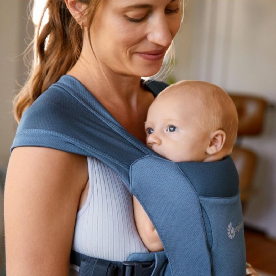 Porta-Bebés Ergobaby Embrace Soft Air Mesh Blue - Ergobaby - 1220000205147