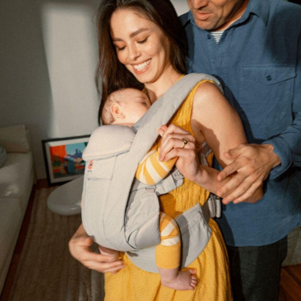 Porta-Bebés Ergobaby Omni Deluxe Cotton Pearl Grey - Ergobaby - 1220000209978