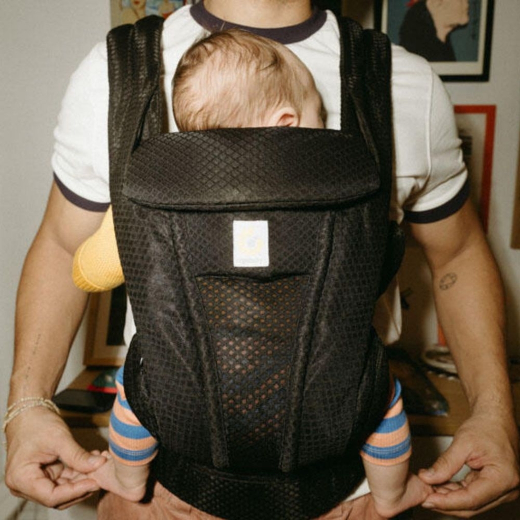 Porta-Bebés Ergobaby Omni Deluxe Mesh Onyx Black - Ergobaby - 1220000209930