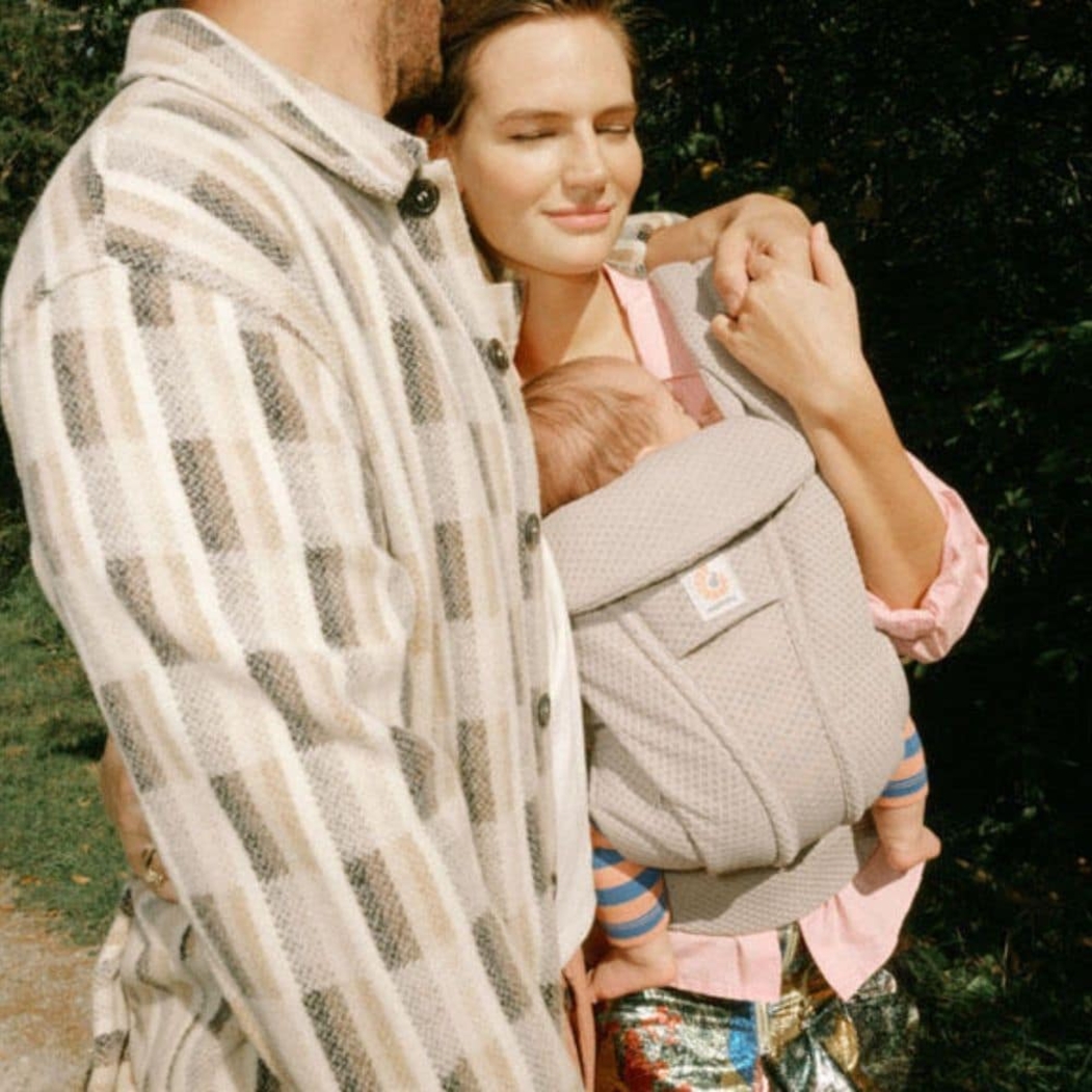 Porta-Bebés Ergobaby Omni Deluxe Mesh Pearl Grey - Ergobaby - 1220000209916