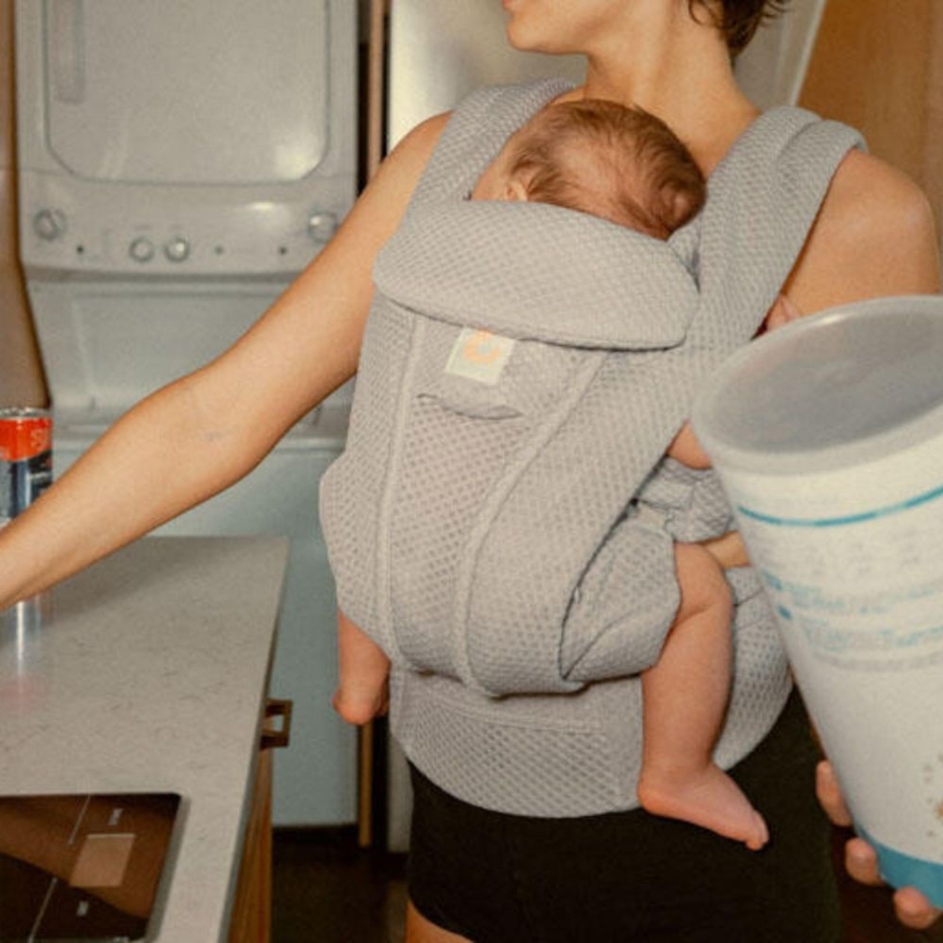 Porta-Bebés Ergobaby Omni Deluxe Mesh Pearl Grey - Ergobaby - 1220000209916